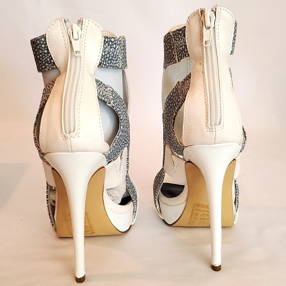 Shoedazzle | Camele Green/Black heels - Picture 11 of 16